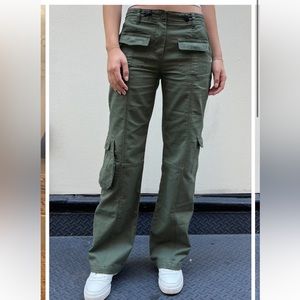 Brandy Melville Kim Cargo Pants